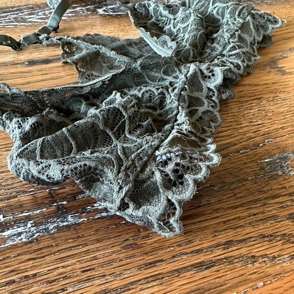Xhilaration Army Green Lace Bralette Size XSmall - Picture 3 of 9